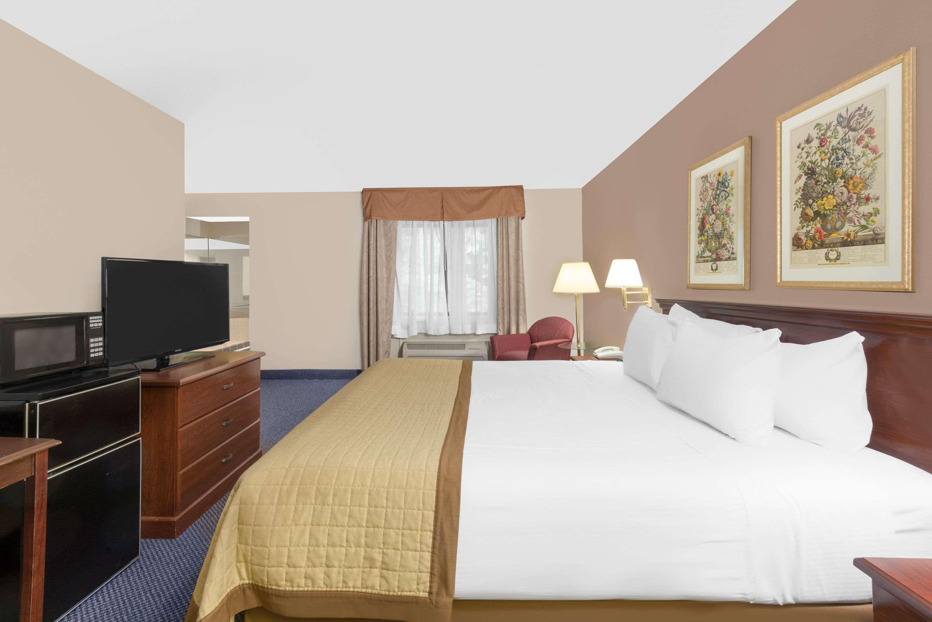 Baymont By Wyndham Hotel